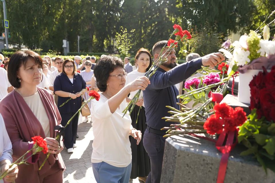 Сегодня, 11 июня, отмечается день рождения первого Главы Республики Алтай Валерия Ивановича Чаптынова Сегодня, 11 июня, отмечается день рождения первого Главы Республики Алтай Валерия Ивановича Чаптынова