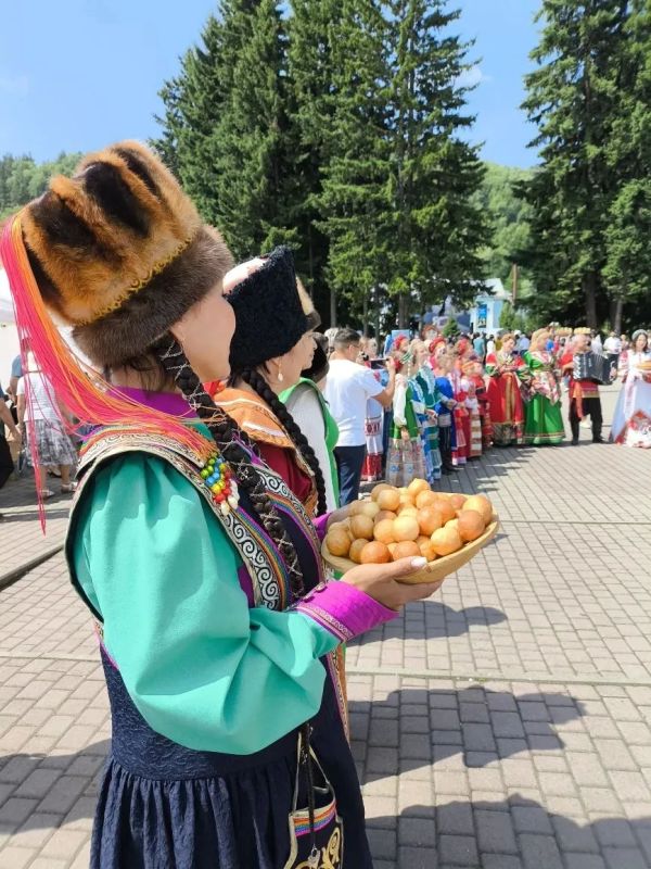 Наш городской парк культуры и отдыха стал местом празднования Дня России! Наш городской парк культуры и отдыха стал местом празднования Дня России!