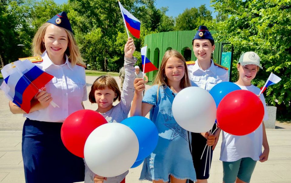 В честь Дня России по всей стране состоялись мероприятия с участием офицеров Следственного комитета Российской Федерации В честь Дня России по всей стране состоялись мероприятия с участием офицеров Следственного комитета Российской Федерации