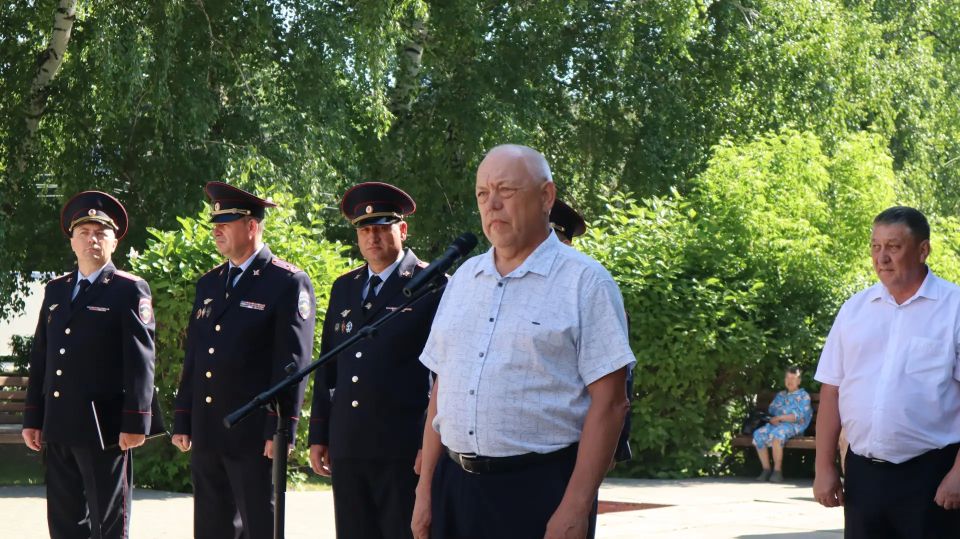 В Горно-Алтайске состоялся гарнизонный развод строевых подразделений полиции, посвященный Дню России В Горно-Алтайске состоялся гарнизонный развод строевых подразделений полиции, посвященный Дню России