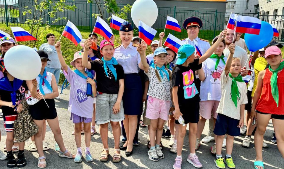 В честь Дня России по всей стране состоялись мероприятия с участием офицеров Следственного комитета Российской Федерации В честь Дня России по всей стране состоялись мероприятия с участием офицеров Следственного комитета Российской Федерации