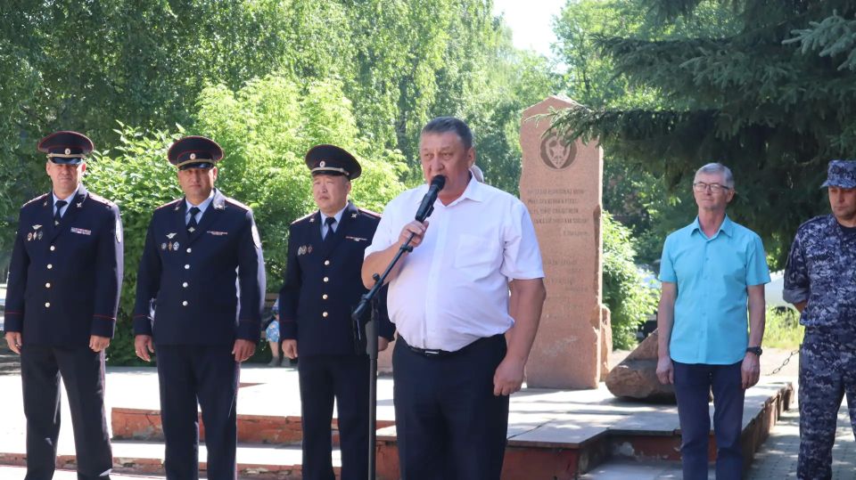 В Горно-Алтайске состоялся гарнизонный развод строевых подразделений полиции, посвященный Дню России В Горно-Алтайске состоялся гарнизонный развод строевых подразделений полиции, посвященный Дню России