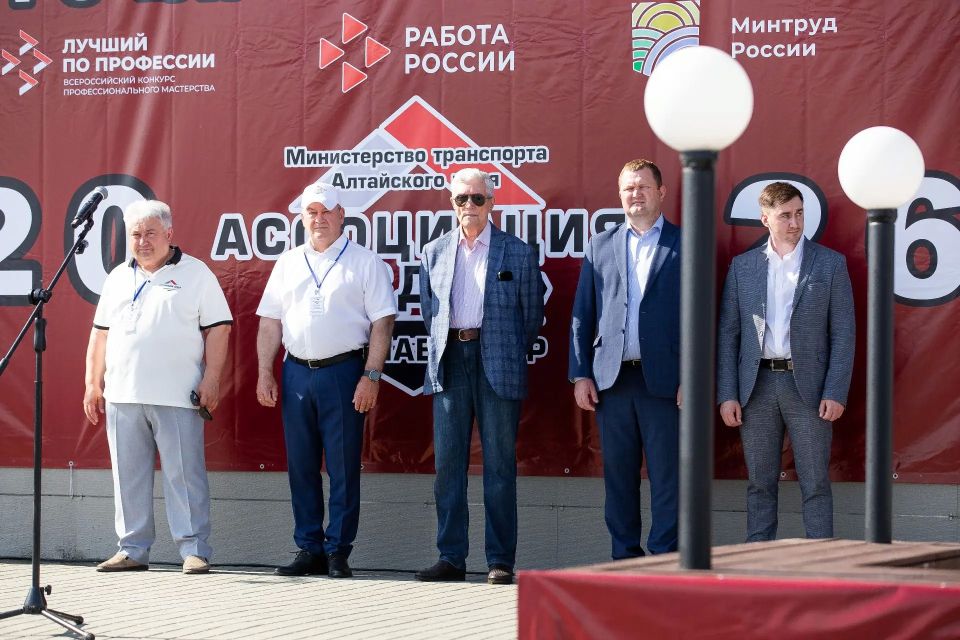 Экскаваторщики Алтайского края соревновались за звание «Лучший по профессии» Экскаваторщики Алтайского края соревновались за звание «Лучший по профессии»