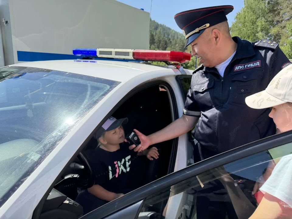 «День полиции» прошел в детском оздоровительном лагере «Горный Орленок» «День полиции» прошел в детском оздоровительном лагере «Горный Орленок»