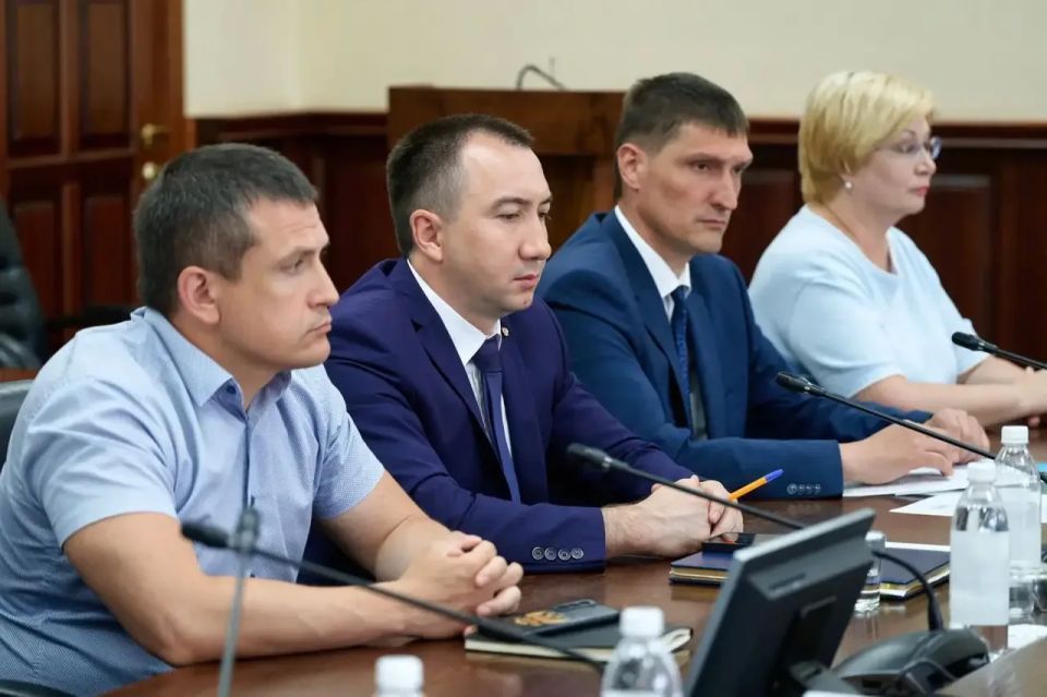 Александр Прокопьев: Глава Республики Алтай Андрей Анатольевич Турчак обозначил одну из наших приоритетных задач — обеспечение льготных категорий граждан, в том числе участников СВО, земельными участками Александр Прокопьев: Глава Республики Алтай Андрей Анатольевич Турчак обозначил одну из наших приоритетных задач — обеспечение льготных категорий граждан, в том числе участников СВО, земельными участками