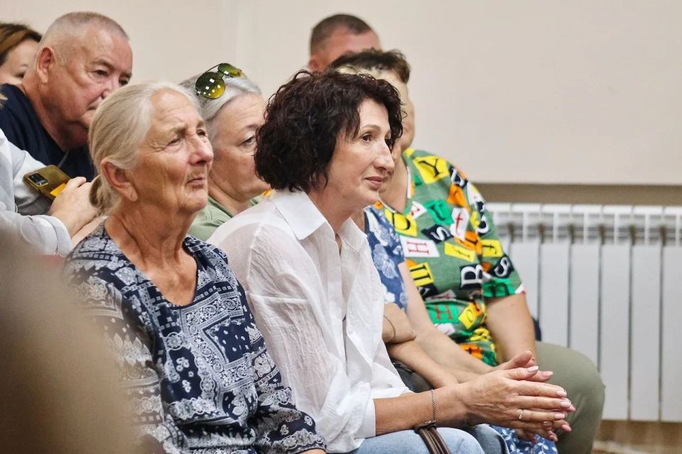 Глава региона Андрей Турчак встретился с жителями сел Манжерокского и Усть-Мунинского поселений Глава региона Андрей Турчак встретился с жителями сел Манжерокского и Усть-Мунинского поселений