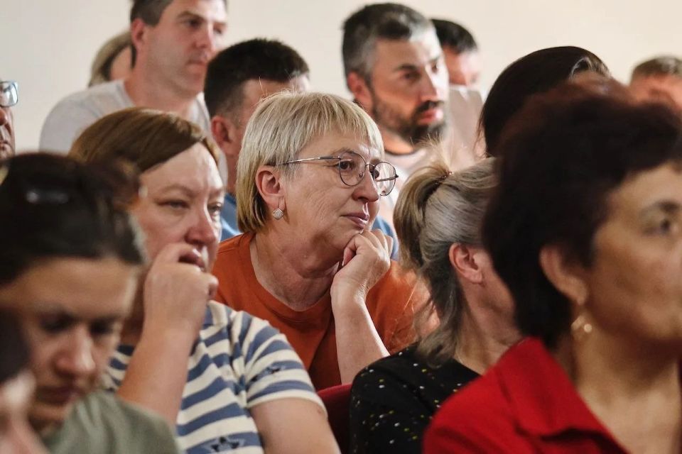Глава региона Андрей Турчак встретился с жителями сел Манжерокского и Усть-Мунинского поселений Глава региона Андрей Турчак встретился с жителями сел Манжерокского и Усть-Мунинского поселений