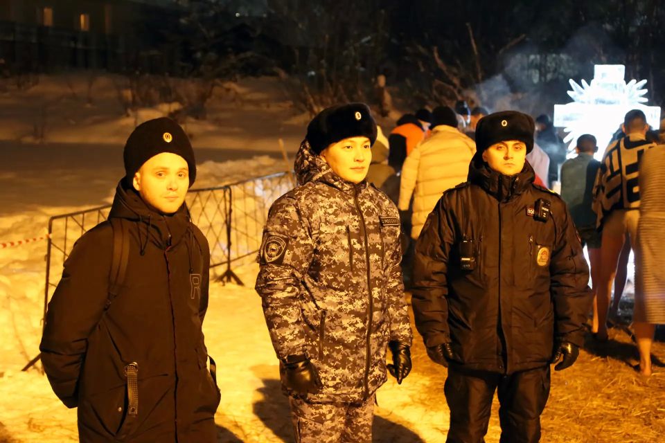 Народные дружинники — помощники полицейских! Народные дружинники — помощники полицейских!
