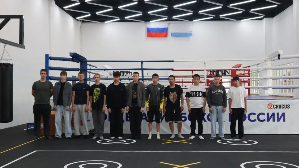 В Горно-Алтайске полицейские и представители Федерации бокса провели мастер-класс для подростков В Горно-Алтайске полицейские и представители Федерации бокса провели мастер-класс для подростков