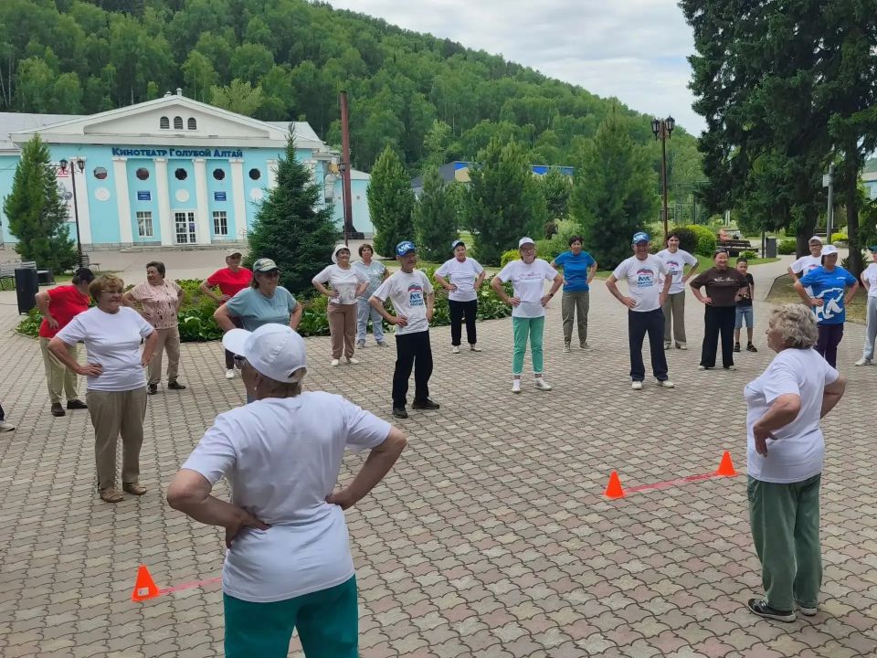 Ветераны устроили спортивный батл в рамках «Весёлых стартов» Ветераны устроили спортивный батл в рамках «Весёлых стартов»