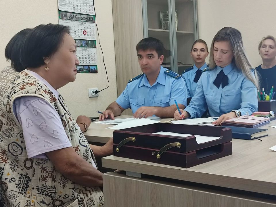 Прямо сейчас в селе Кош-Агач прокурор Республики Алтай проводит личный прием граждан Прямо сейчас в селе Кош-Агач прокурор Республики Алтай проводит личный прием граждан