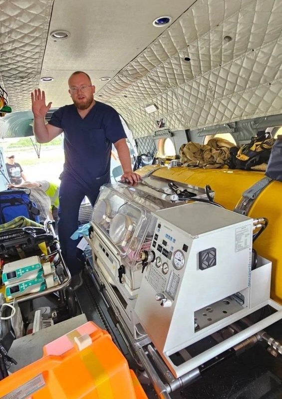 Благодаря слаженной работе медиков и санавиации в Перинатальном центре родилась двойня Благодаря слаженной работе медиков и санавиации в Перинатальном центре родилась двойня