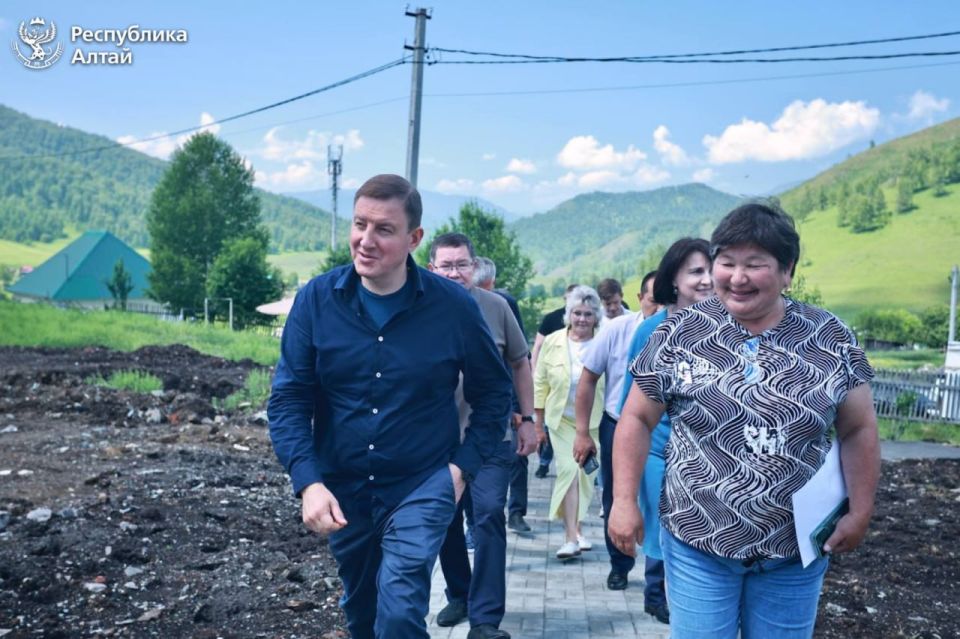 Глава Республики Алтай Андрей Турчак осмотрел школу в селе Актёл, где по Народной программе «Единой России» и нацпроекту «Молодежь и дети» провели капремонт Глава Республики Алтай Андрей Турчак осмотрел школу в селе Актёл, где по Народной программе «Единой России» и нацпроекту «Молодежь и дети» провели капремонт