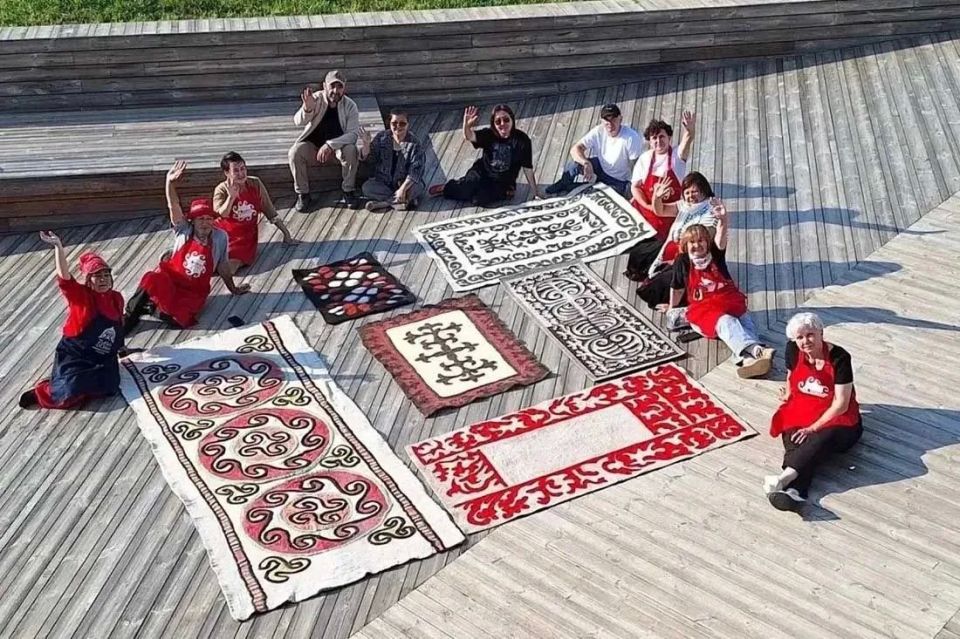 Ассоциация «Алтайский войлок» из Республики Алтай приняла участие в межрегиональном ремесленно-художественном симпозиуме по войлоковалянию «Кошма», проходившем в Башкортостане Ассоциация «Алтайский войлок» из Республики Алтай приняла участие в межрегиональном ремесленно-художественном симпозиуме по войлоковалянию «Кошма», проходившем в Башкортостане