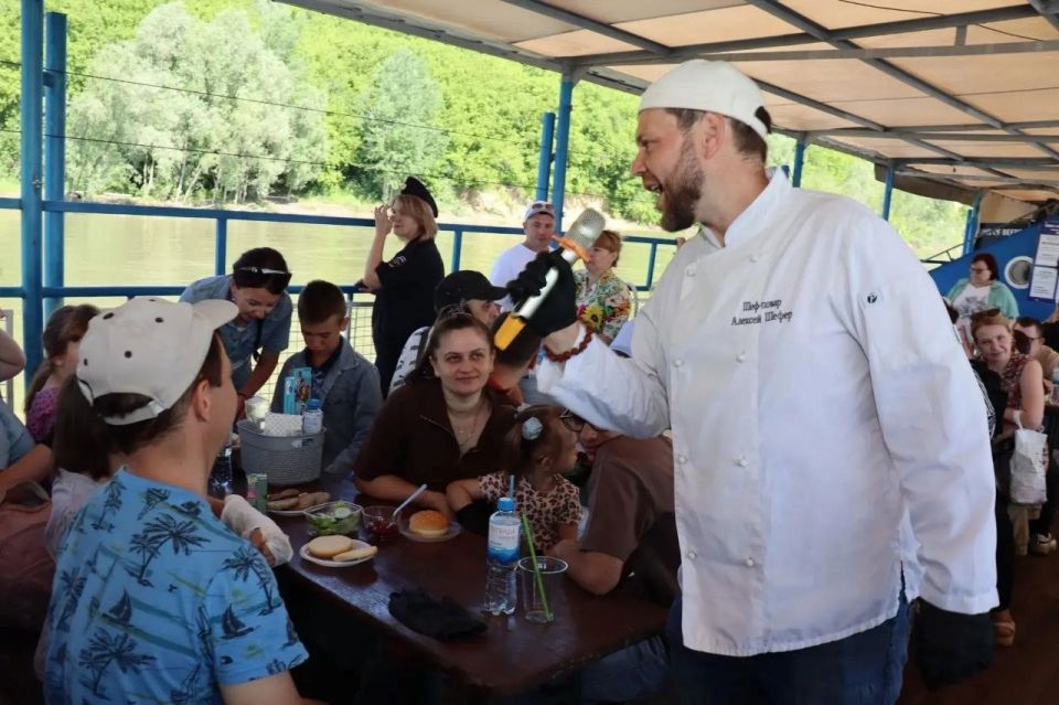 В Барнауле транспортные полицейские обеспечили безопасность благотворительной экскурсии В Барнауле транспортные полицейские обеспечили безопасность благотворительной экскурсии
