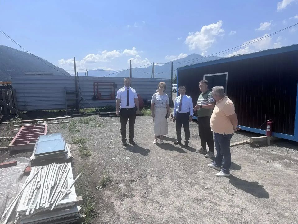 Депутаты проинспектировали строительство социальных объектов в Чемальском районе Депутаты проинспектировали строительство социальных объектов в Чемальском районе