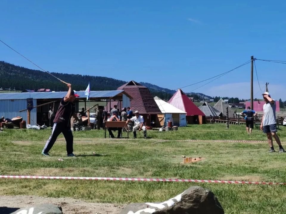 Сегодня в урочище Ойбок Усть-Канского района прошел первый день республиканского фестиваля «Ойбок-Куйактанар» Сегодня в урочище Ойбок Усть-Канского района прошел первый день республиканского фестиваля «Ойбок-Куйактанар»
