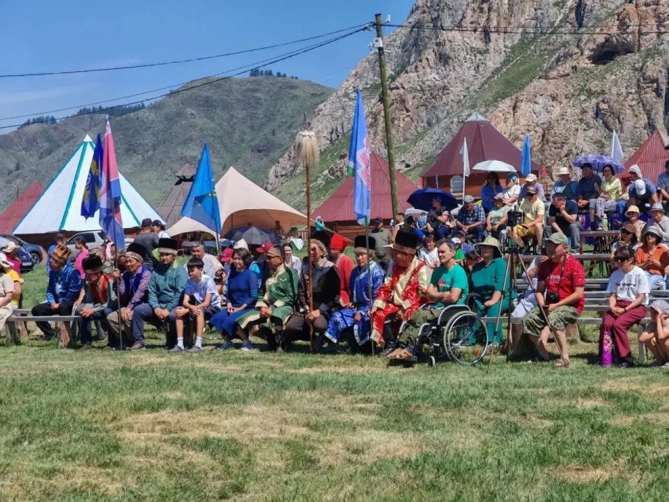Сегодня в урочище Ойбок Усть-Канского района прошел первый день республиканского фестиваля «Ойбок-Куйактанар» Сегодня в урочище Ойбок Усть-Канского района прошел первый день республиканского фестиваля «Ойбок-Куйактанар»