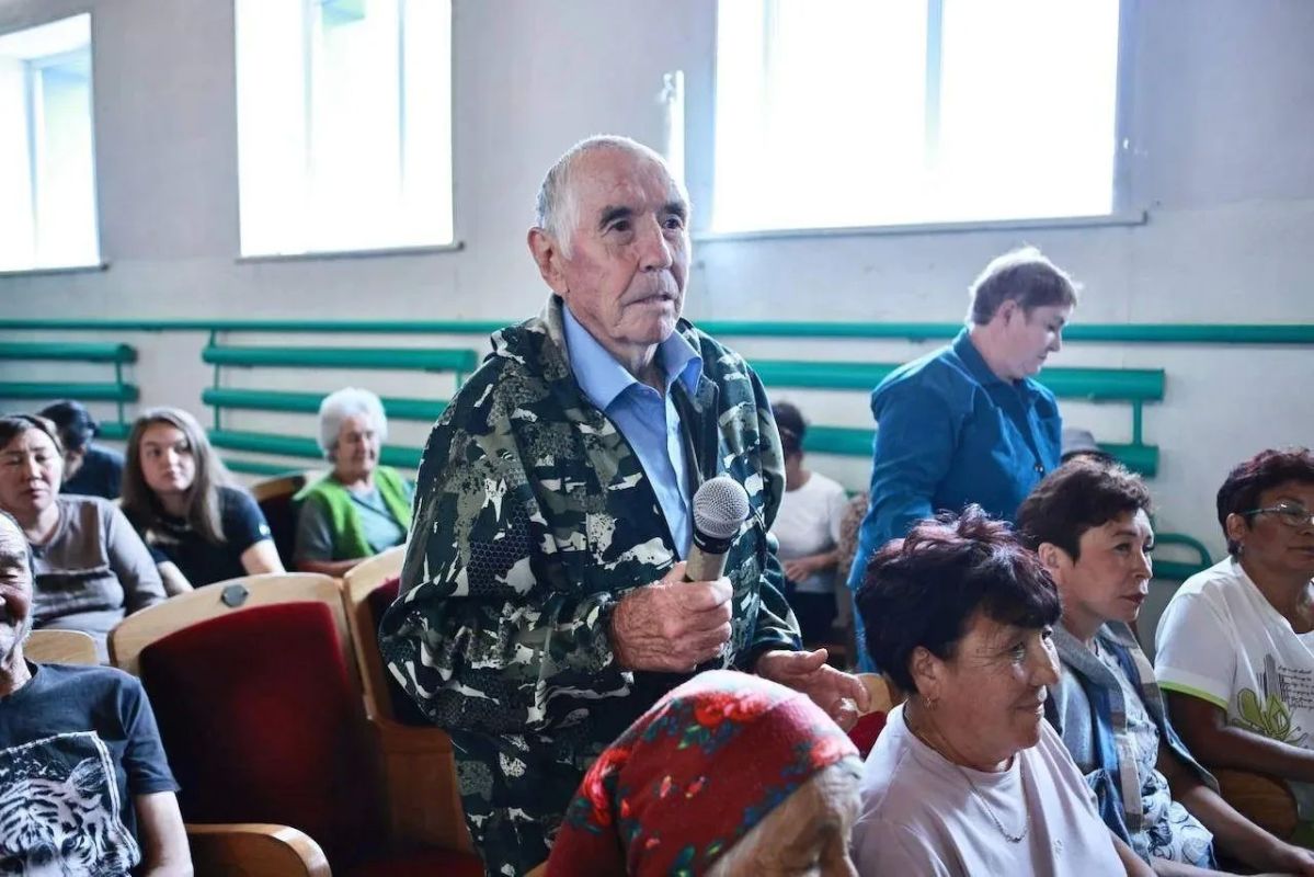 Андрей Турчак провел встречу с жителями Чемальского района Андрей Турчак провел встречу с жителями Чемальского района