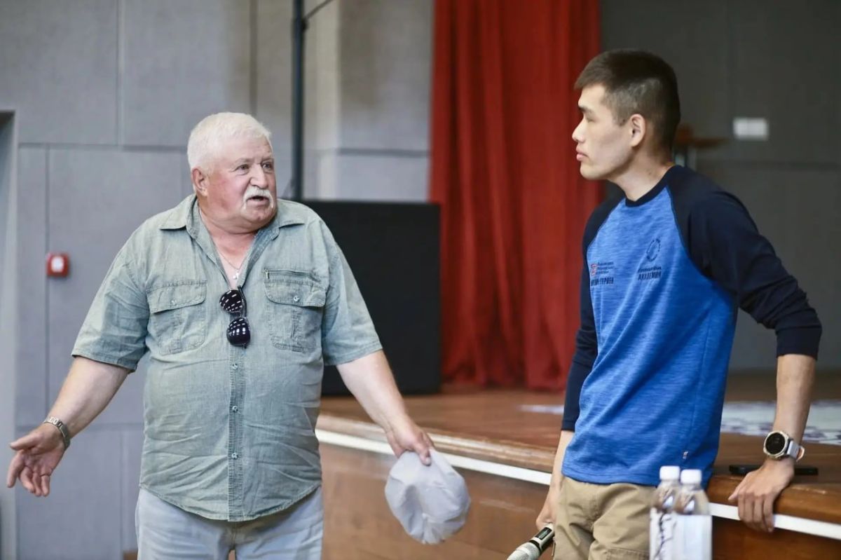 Сегодня руководитель субъекта работает в Улаганском районе Сегодня руководитель субъекта работает в Улаганском районе