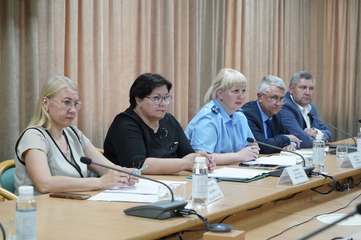 Законопроект о запрете продажи детям горючесмазочных и легковоспламеняющихся материалов обсудили депутаты Законопроект о запрете продажи детям горючесмазочных и легковоспламеняющихся материалов обсудили депутаты