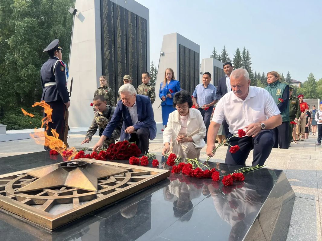 Депутаты приняли участие в мероприятиях в День памяти и скорби Депутаты приняли участие в мероприятиях в День памяти и скорби