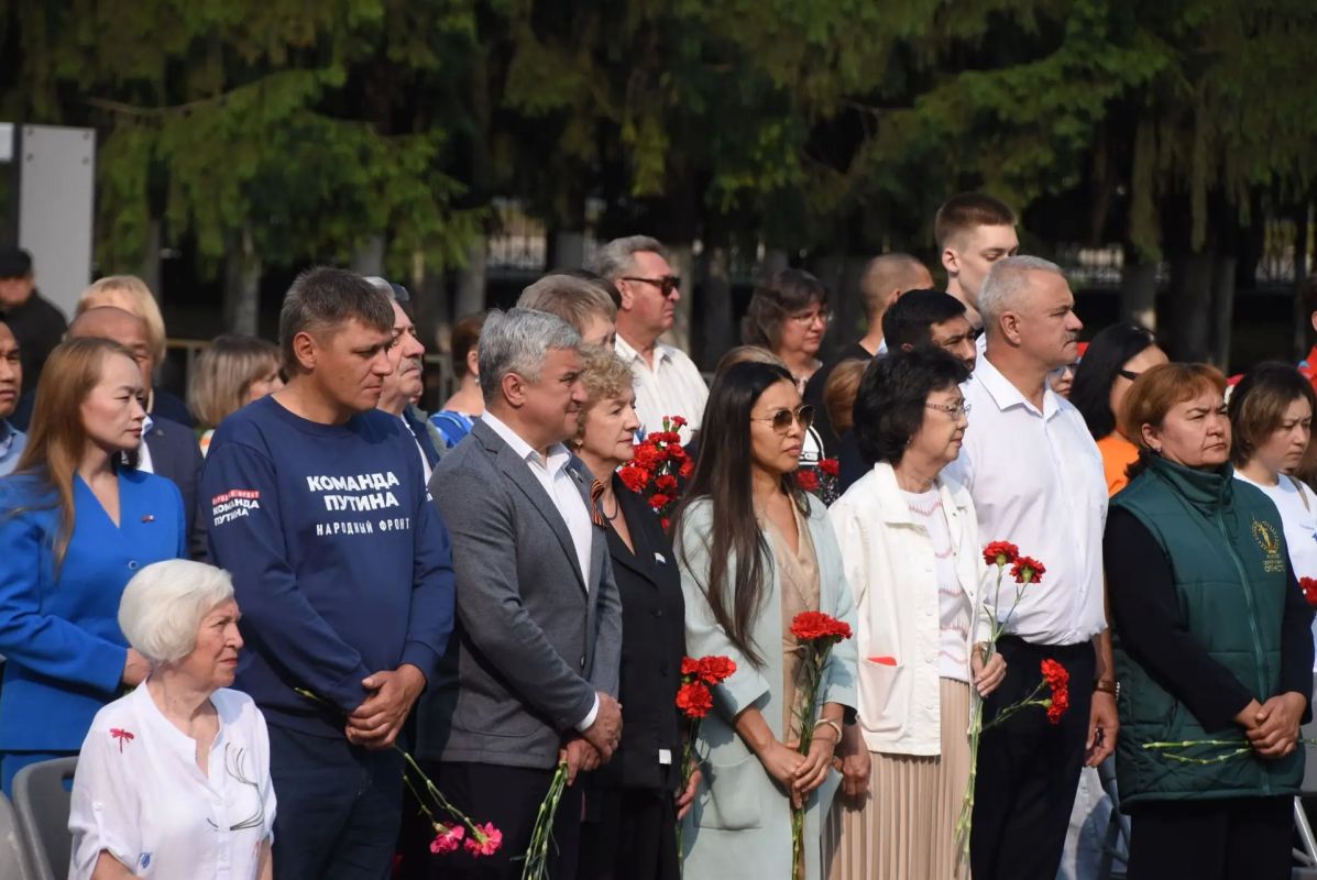 В День памяти и скорби в Горно-Алтайске в Мемориальном комплексе «Парк Победы» прошел памятный митинг В День памяти и скорби в Горно-Алтайске в Мемориальном комплексе «Парк Победы» прошел памятный митинг