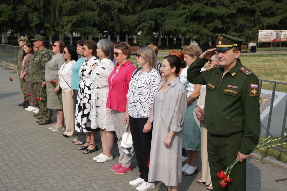 Сегодня в мемориальном комплексе «Парк Победы» прошел митинг, посвященный Дню памяти и скорби Сегодня в мемориальном комплексе «Парк Победы» прошел митинг, посвященный Дню памяти и скорби