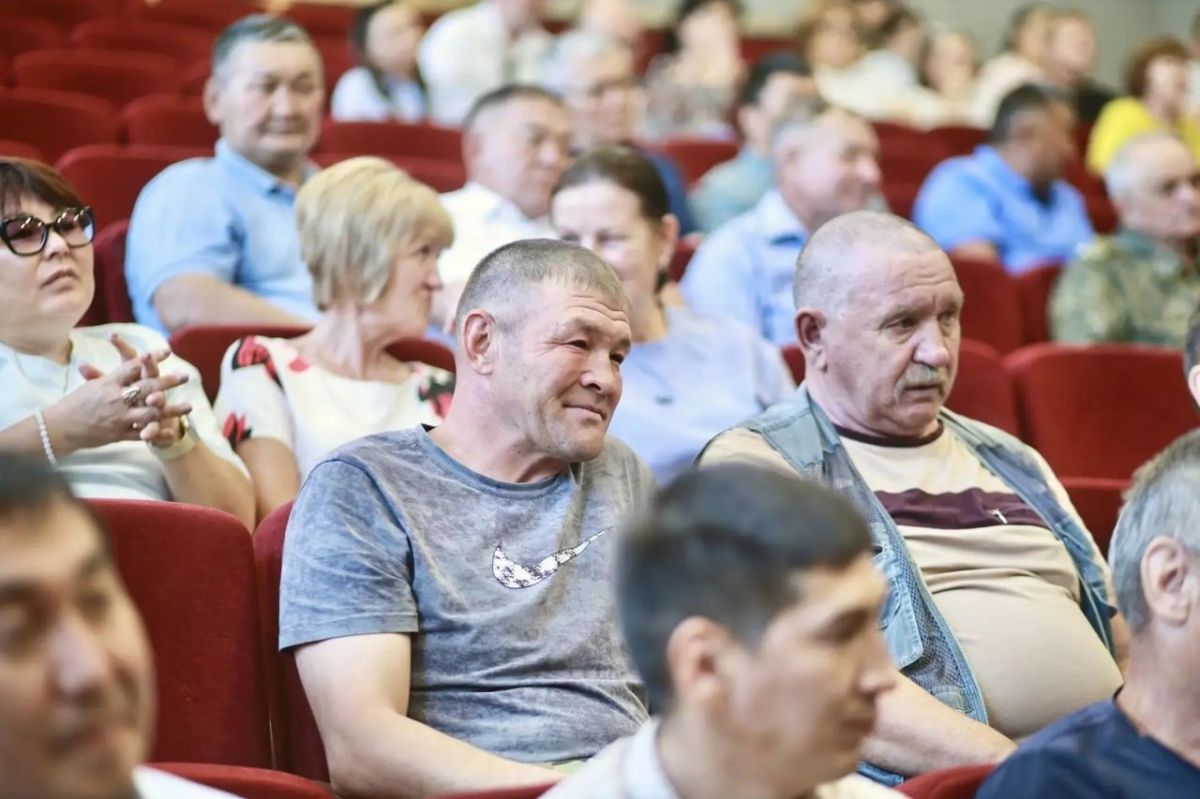 Сегодня руководитель субъекта работает в Улаганском районе Сегодня руководитель субъекта работает в Улаганском районе