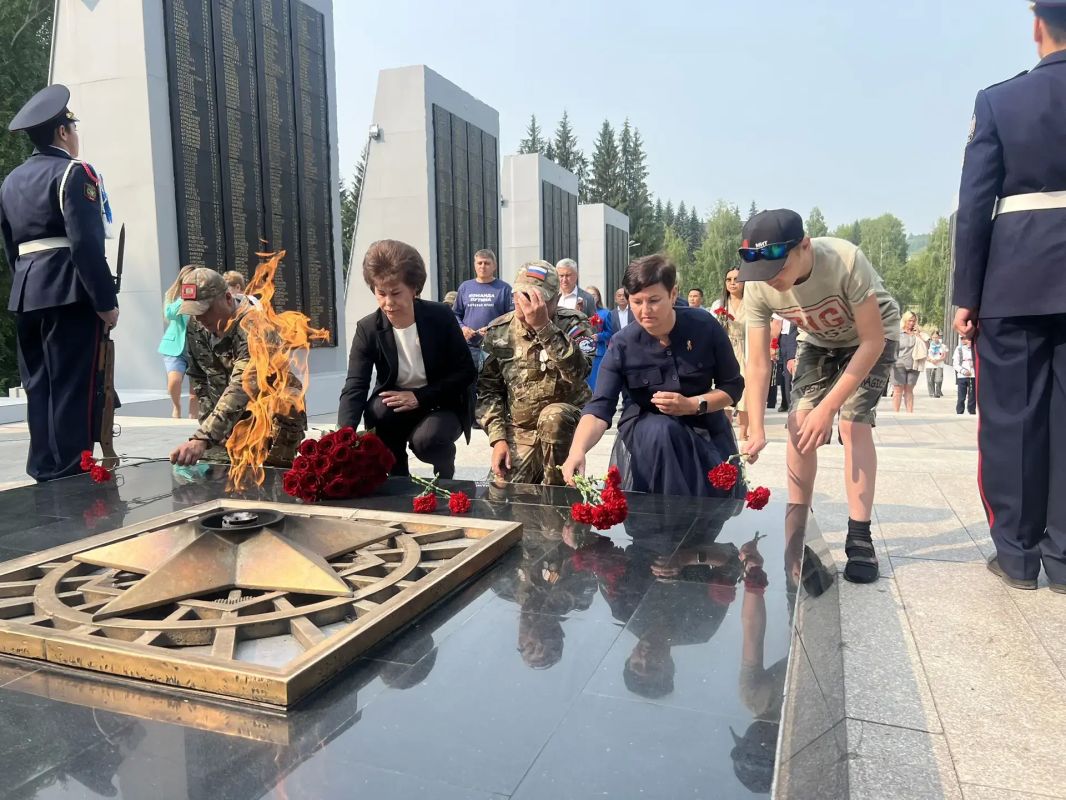 Депутаты приняли участие в мероприятиях в День памяти и скорби Депутаты приняли участие в мероприятиях в День памяти и скорби