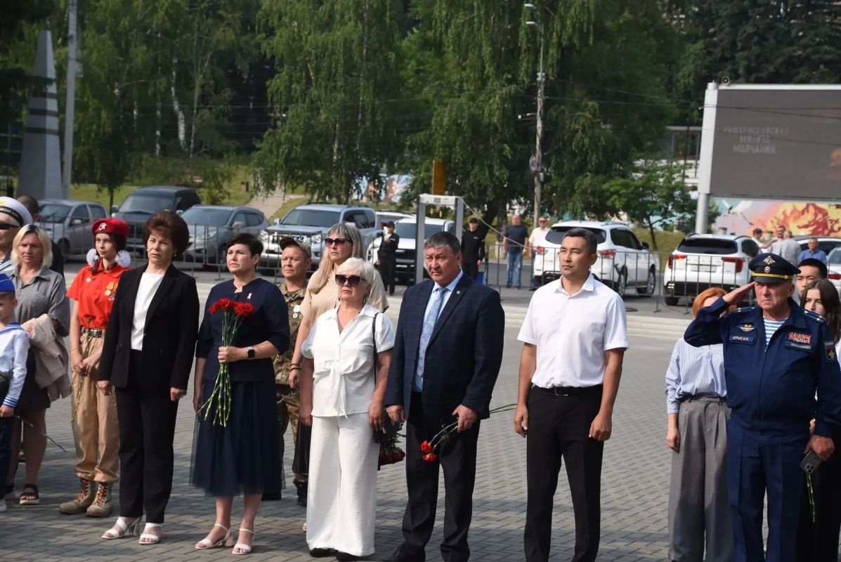 В День памяти и скорби в Горно-Алтайске в Мемориальном комплексе «Парк Победы» прошел памятный митинг В День памяти и скорби в Горно-Алтайске в Мемориальном комплексе «Парк Победы» прошел памятный митинг