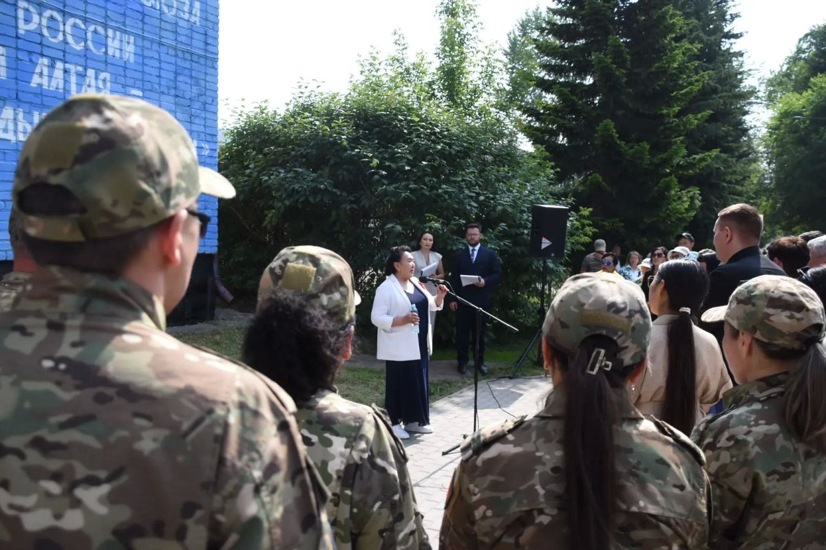 В Горно-Алтайске открыт мурал, посвящённый легендарной летчице, участнице Великой Отечественной войны, первой женщине, получившей высокое звание Героя Советского Союза Валентине Гризодубовой В Горно-Алтайске открыт мурал, посвящённый легендарной летчице, участнице Великой Отечественной войны, первой женщине, получившей высокое звание Героя Советского Союза Валентине Гризодубовой