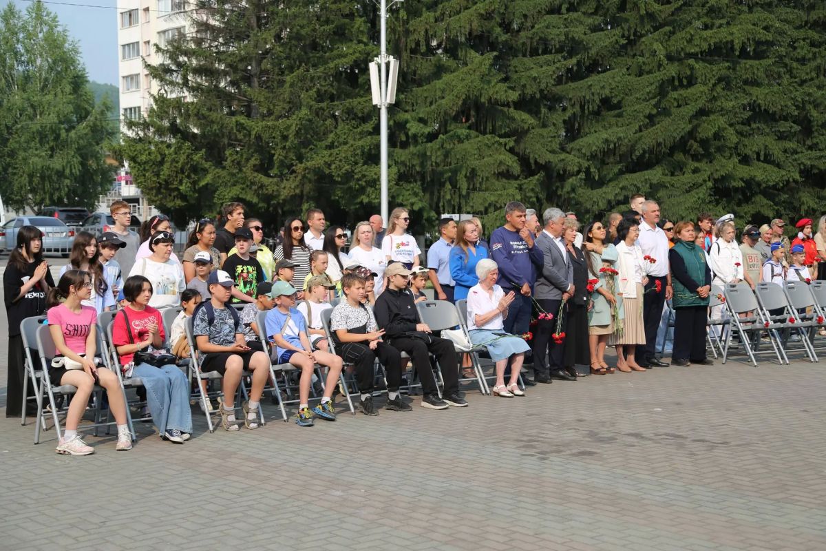 Сотрудники МВД по Республике Алтай приняли участие в памятном митинге, посвященном Дню памяти и скорби Сотрудники МВД по Республике Алтай приняли участие в памятном митинге, посвященном Дню памяти и скорби