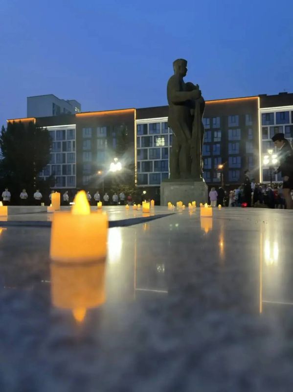 Начальник Алтайского линейного управления МВД России принял участие в памятной акции «Свеча памяти» Начальник Алтайского линейного управления МВД России принял участие в памятной акции «Свеча памяти»