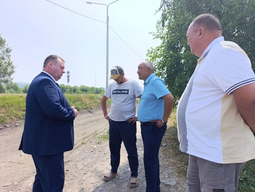 Глава Майминского района Петр Громов провел серию инспекционных выездов по ключевым объектам муниципалитета Глава Майминского района Петр Громов провел серию инспекционных выездов по ключевым объектам муниципалитета