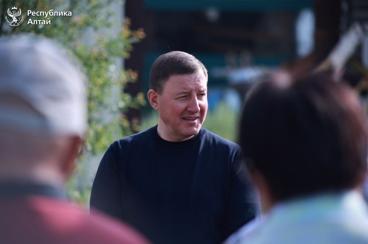 Глава Республики Алтай Андрей Турчак завершил рабочую поездку по Кош-Агачскому району встречей с жителями села Беляши Глава Республики Алтай Андрей Турчак завершил рабочую поездку по Кош-Агачскому району встречей с жителями села Беляши