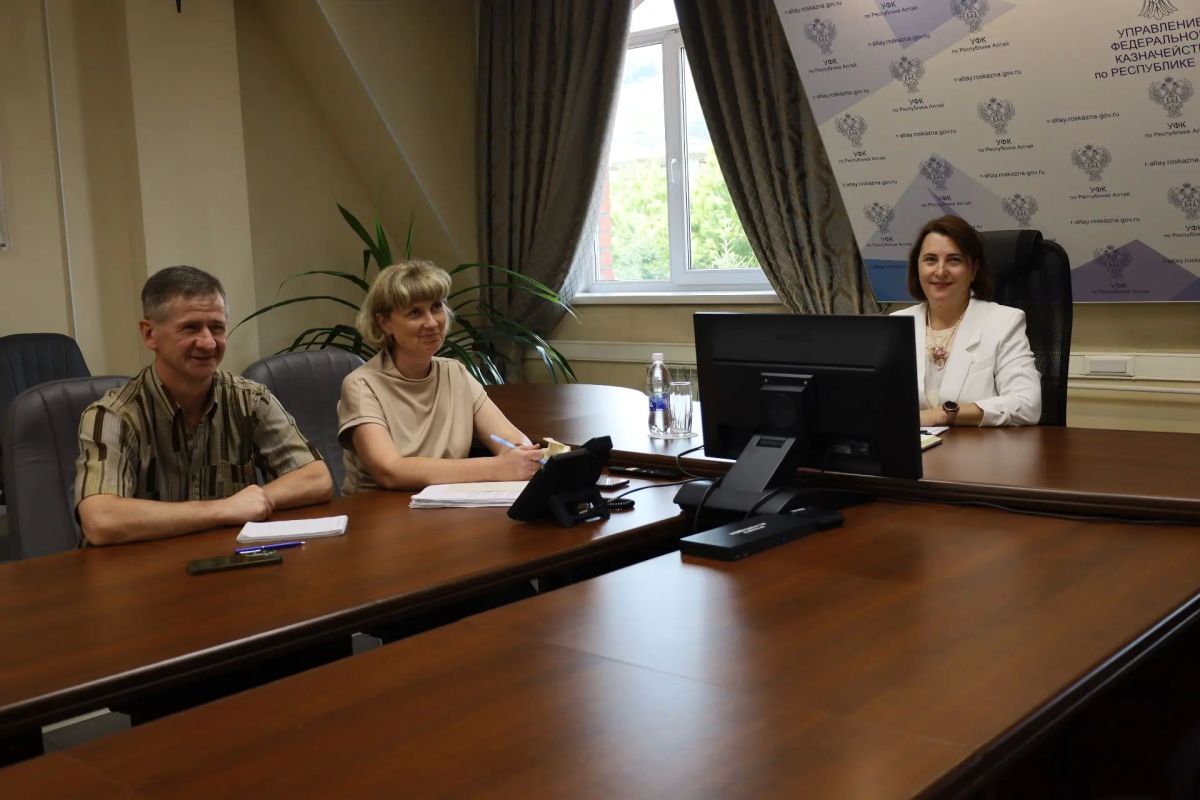 Руководитель УФК по Республике Алтай Галина Завгородняя совместно с сотрудниками Управления приняла участие в заседании Совета руководителей территориальных органов Федерального казначейства в Сибирском федеральном округе Руководитель УФК по Республике Алтай Галина Завгородняя совместно с сотрудниками Управления приняла участие в заседании Совета руководителей территориальных органов Федерального казначейства в Сибирском федеральном округе