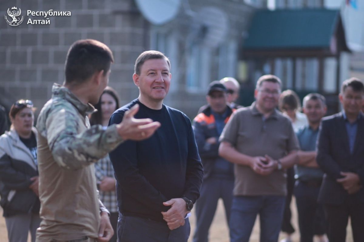 Глава Республики Алтай Андрей Турчак завершил рабочую поездку по Кош-Агачскому району встречей с жителями села Беляши Глава Республики Алтай Андрей Турчак завершил рабочую поездку по Кош-Агачскому району встречей с жителями села Беляши