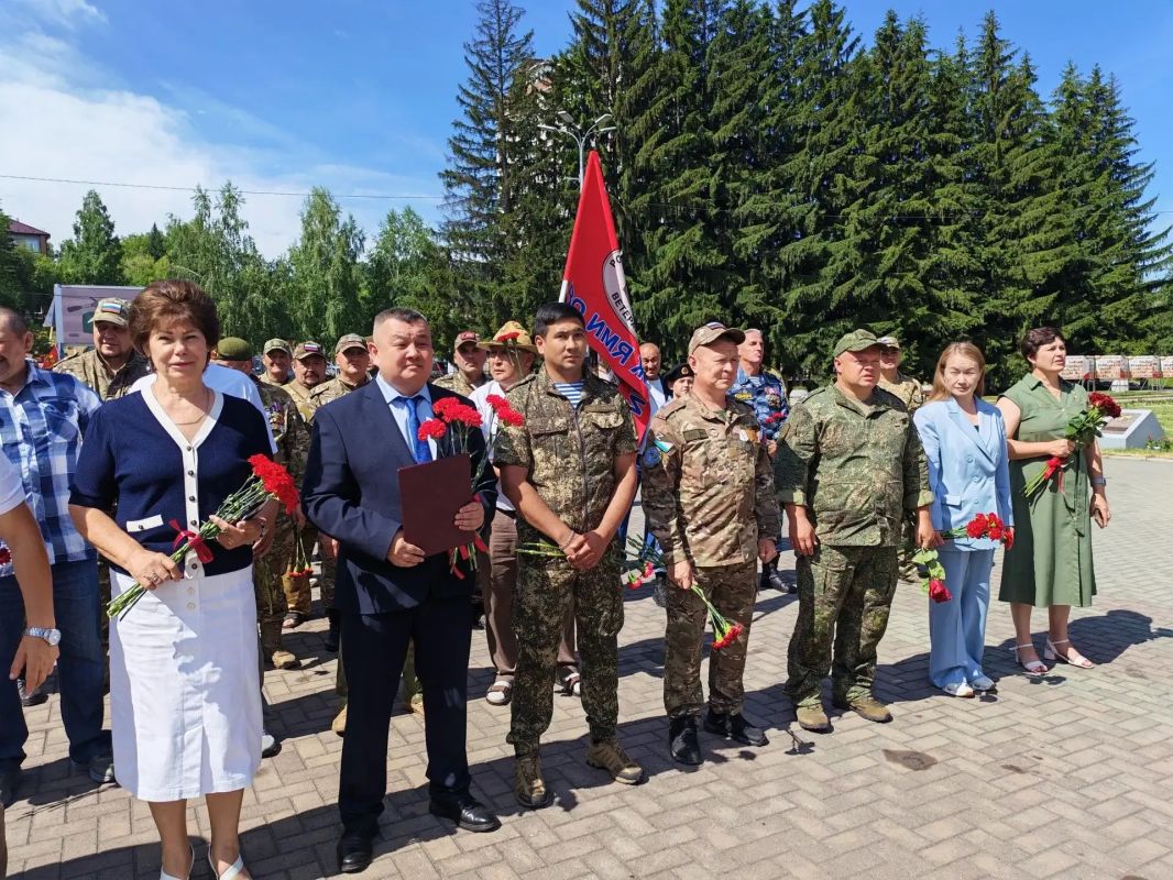 В День ветеранов боевых действий в Горно-Алтайске почтили память защитников Отечества В День ветеранов боевых действий в Горно-Алтайске почтили память защитников Отечества