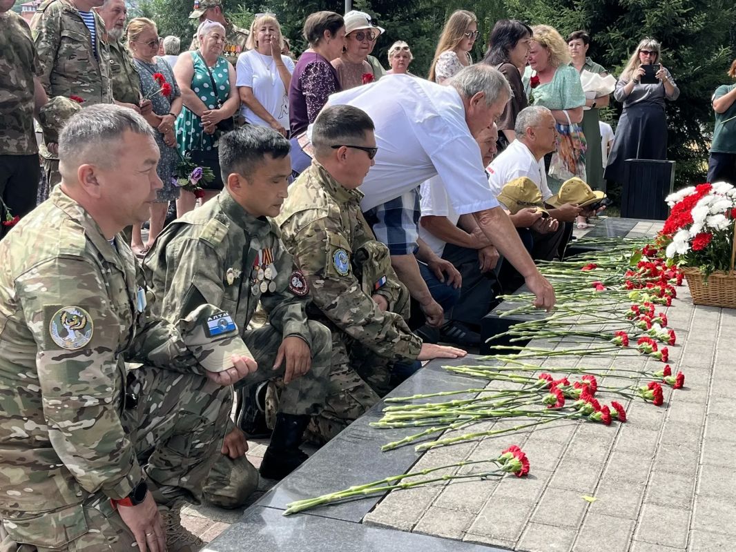 В Горно-Алтайске прошёл митинг, посвящённый Дню ветеранов боевых действий В Горно-Алтайске прошёл митинг, посвящённый Дню ветеранов боевых действий