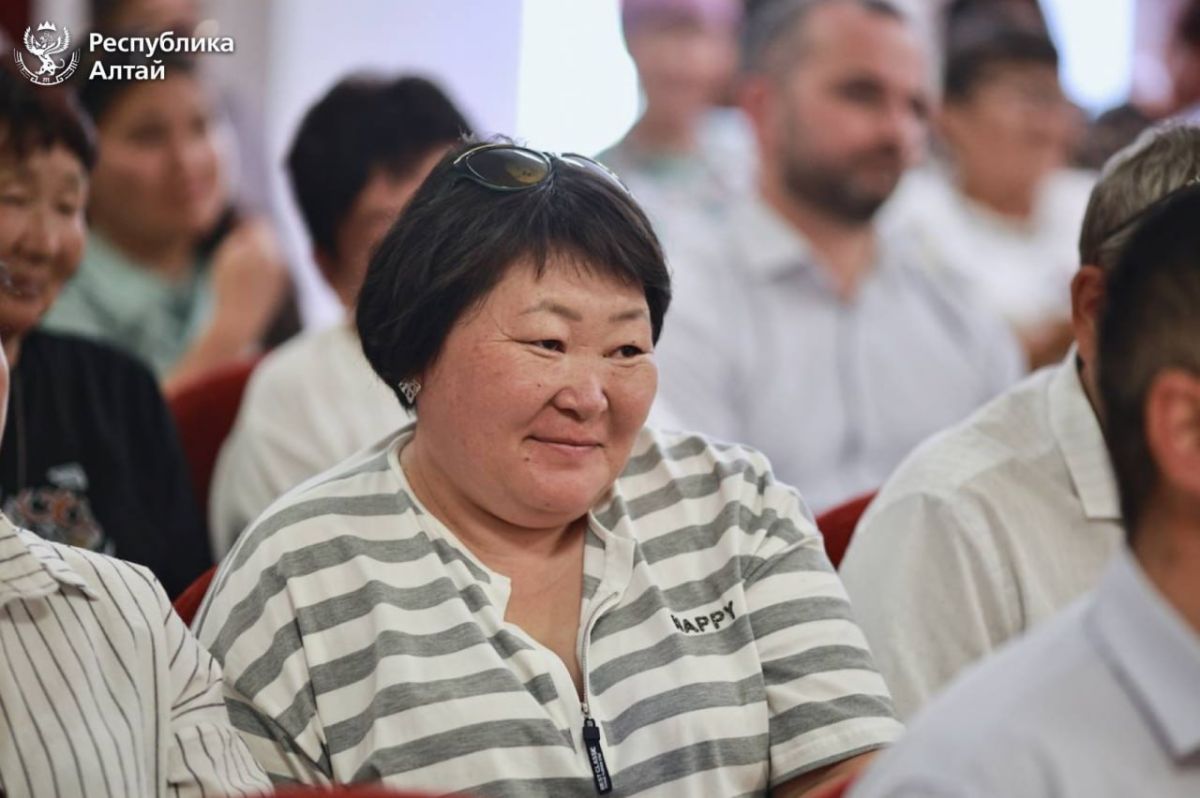 Глава Республики Алтай Андрей Турчак встретился с жителями села Иня в местной школе, где учатся дети из пяти сёл района Глава Республики Алтай Андрей Турчак встретился с жителями села Иня в местной школе, где учатся дети из пяти сёл района