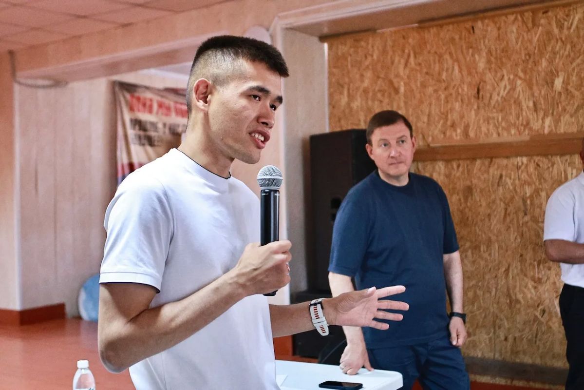 Андрей Турчак: Первая встреча с жителями Чойского района - в селе Каракокша Андрей Турчак: Первая встреча с жителями Чойского района - в селе Каракокша
