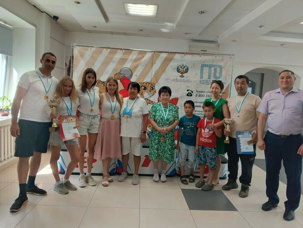 На стадионе «Спартак» прошел региональный фестиваль ВФСК «Готов к труду и обороне» среди семейных команд Республики Алтай, посвященный Году единства народов России, 35-летию образования Республики Алтай и 270-летию...
