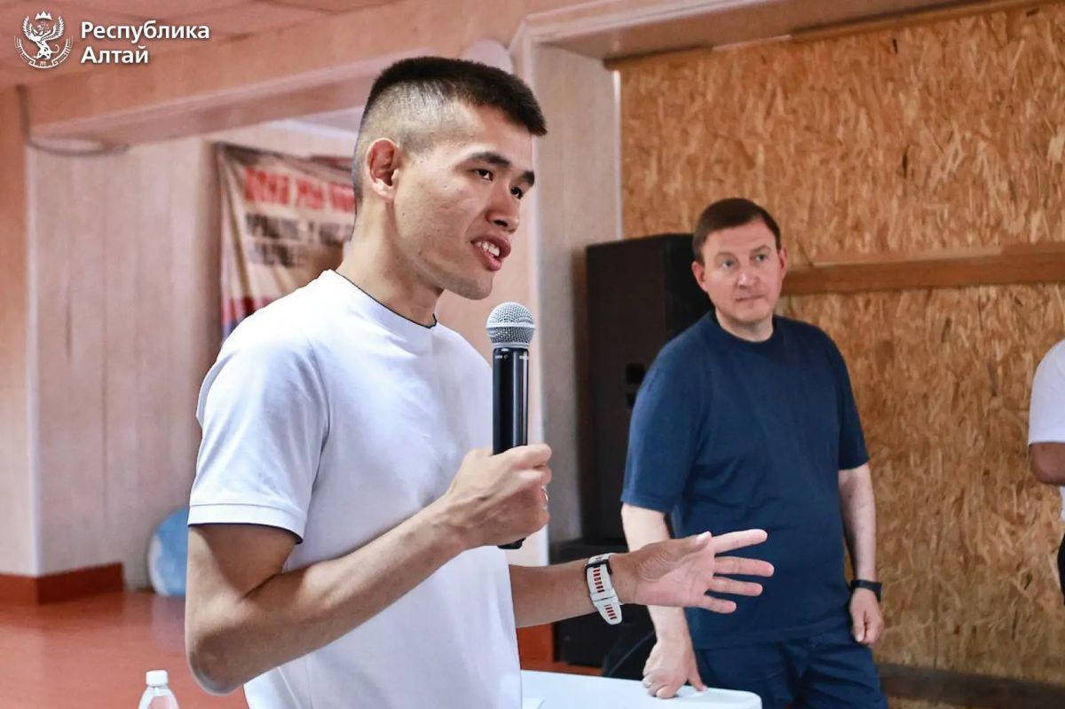 Андрей Турчак провел встречу с жителями в Каракокше Андрей Турчак провел встречу с жителями в Каракокше
