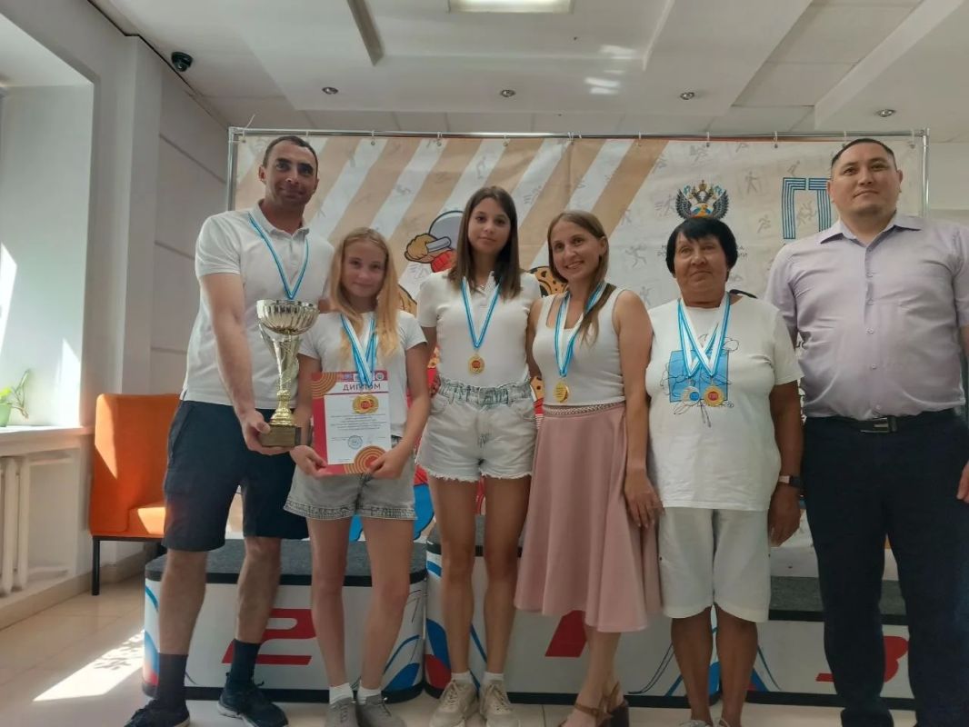 На стадионе «Спартак» прошел региональный фестиваль ВФСК «Готов к труду и обороне» среди семейных команд Республики Алтай, посвященный Году единства народов России, 35-летию образования Республики Алтай и 270-летию... На стадионе «Спартак» прошел региональный фестиваль ВФСК «Готов к труду и обороне» среди семейных команд Республики Алтай, посвященный Году единства народов России, 35-летию образования Республики Алтай и 270-летию...