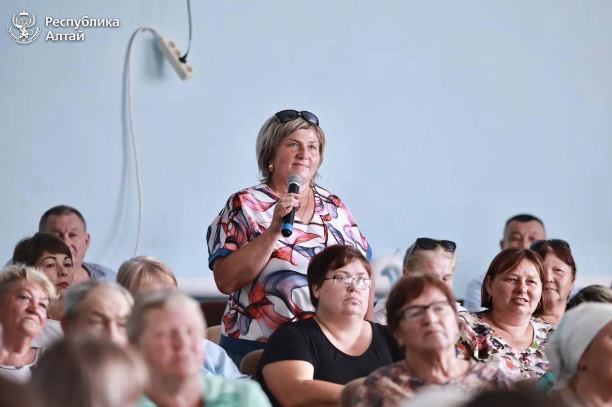 В ходе рабочей поездки в Чойский район глава республики Андрей Турчак встретился с жителями села Ынырга В ходе рабочей поездки в Чойский район глава республики Андрей Турчак встретился с жителями села Ынырга