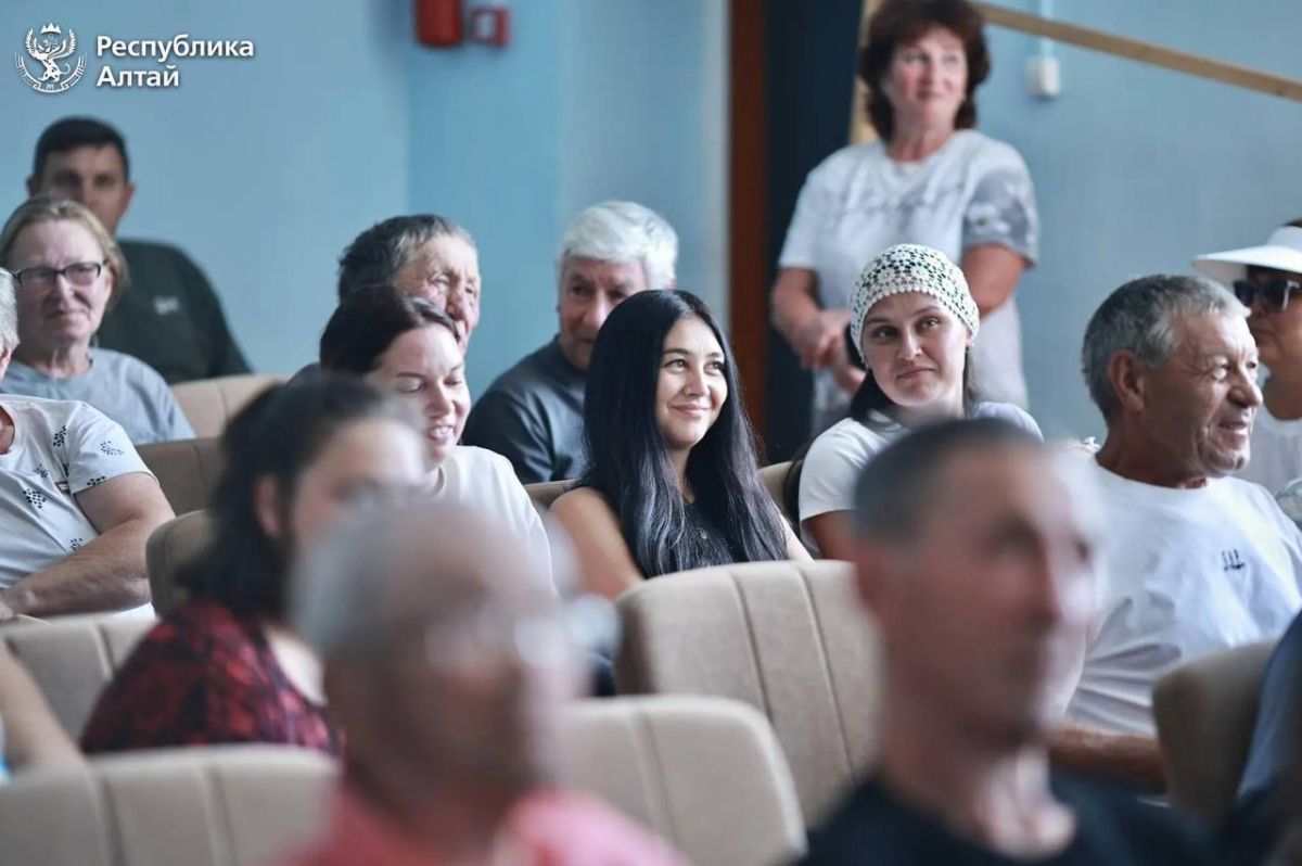 В ходе рабочей поездки в Чойский район глава республики Андрей Турчак встретился с жителями села Ынырга В ходе рабочей поездки в Чойский район глава республики Андрей Турчак встретился с жителями села Ынырга