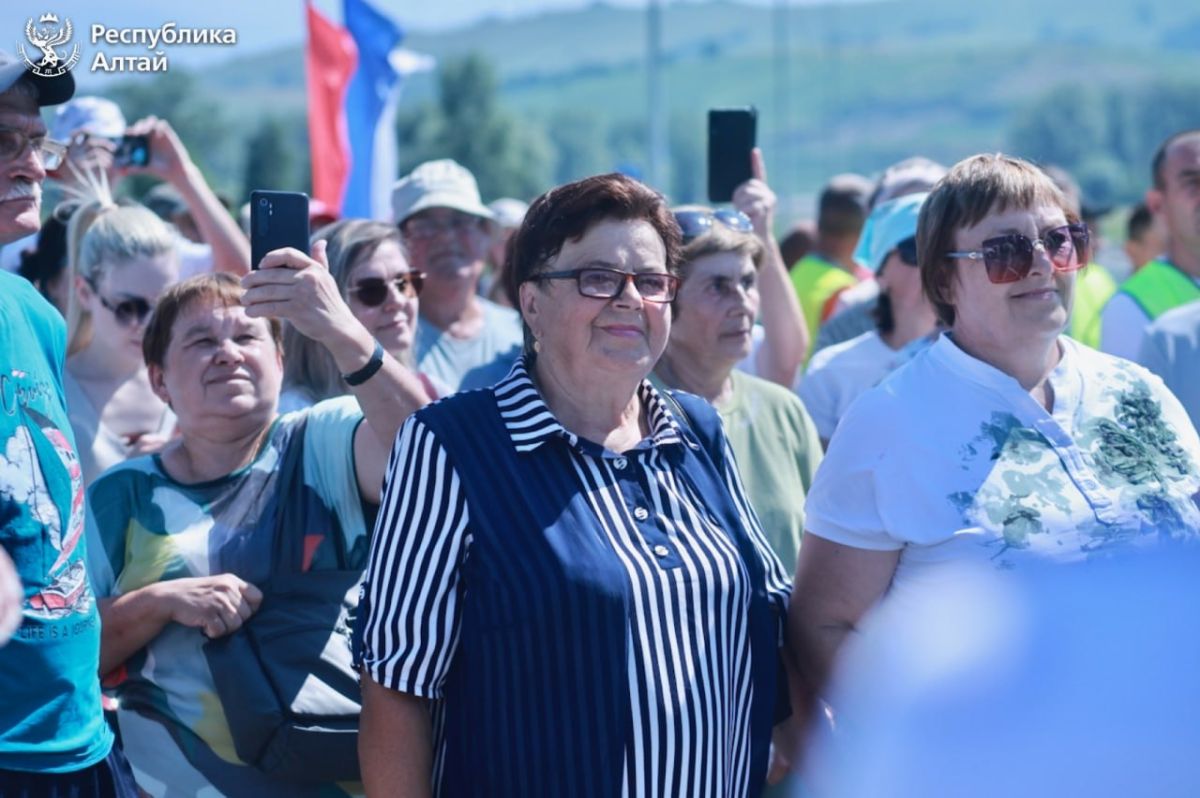 Мост через Катунь у села Подгорное открыли в день 35-летия Республики Алтай и 270-летия добровольного вхождения алтайского народа в состав Российского государства Мост через Катунь у села Подгорное открыли в день 35-летия Республики Алтай и 270-летия добровольного вхождения алтайского народа в состав Российского государства