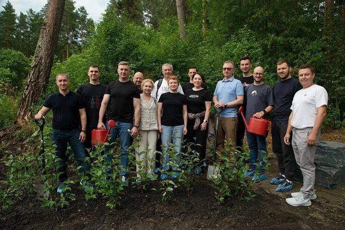 Команда Дальневосточного Сбербанка приняла участие в благоустройстве детской больницы села Манжерок Команда Дальневосточного Сбербанка приняла участие в благоустройстве детской больницы села Манжерок
