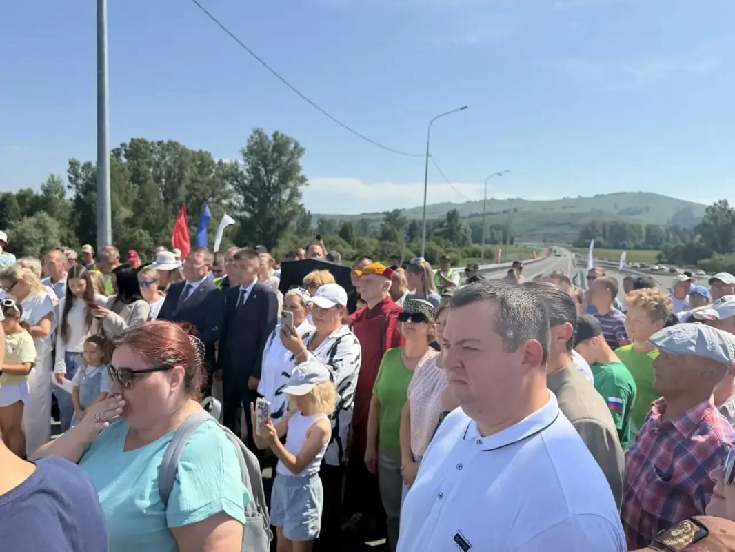 В День Республики Алтай открыли Платовский мост В День Республики Алтай открыли Платовский мост